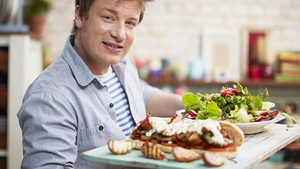 JAMIE OLIVER a devenit tătic pentru a cincea oară! Avem primele imagini cu bebeluşul