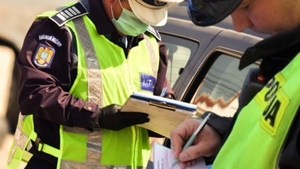 Reacția Poliției Române în legătură cu fotografia devenită virală pe Facebook: ”Nu avem normă de amenzi, dar în caz că...”