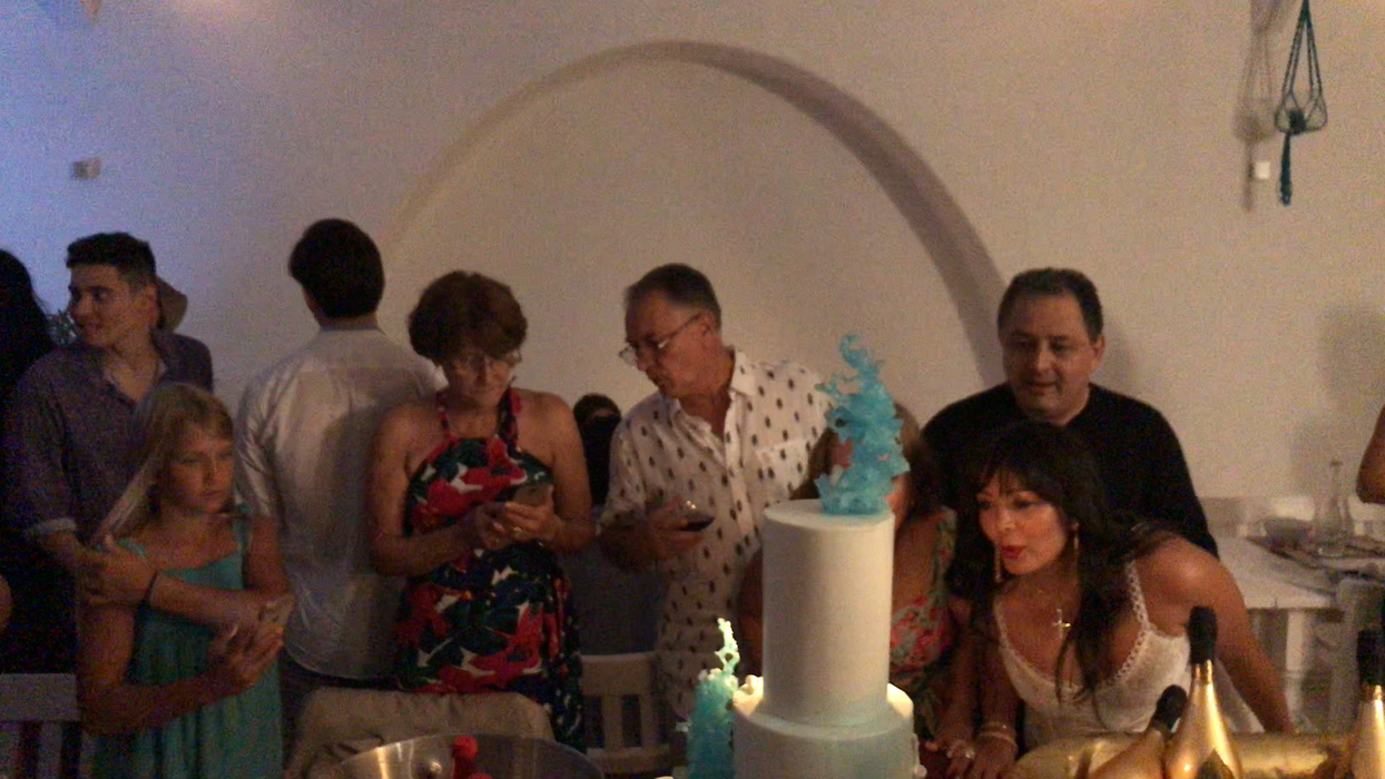 Marian Vanghelie a comandat o robă cu șampanie Armand de Brignac de ziua soției