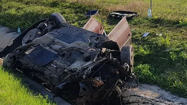 Accident înfiorător pe A1, după ce o mașină s-a răsturnat! Un om a murit pe loc, iar alți patru au fost preluați cu elicopterul SMURD