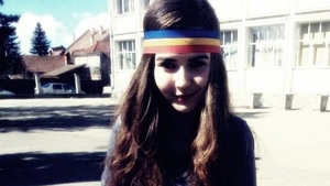 Va mai amintiti de Sabina, eleva cu tricolor? Adolescenta a renuntat la celebra bentita si s-a pozat doar in lenjerie intima