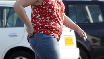 Ea e Oana Roman in varianta internationala! A jurat ca nu mai tine diete, chiar daca de-abia mai incape pe usa!