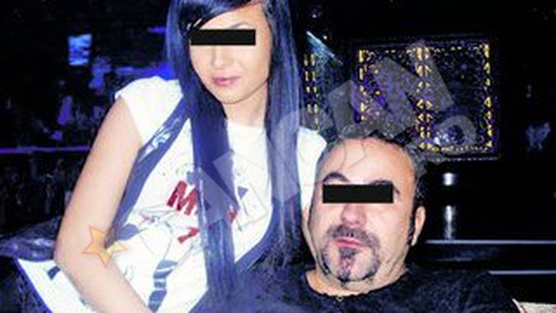 I-a facut cadou trei sticle de bautura unui coleg de-al fiicei sale minore! Tatal elevei "violate" le-a dus whisky elevilor!