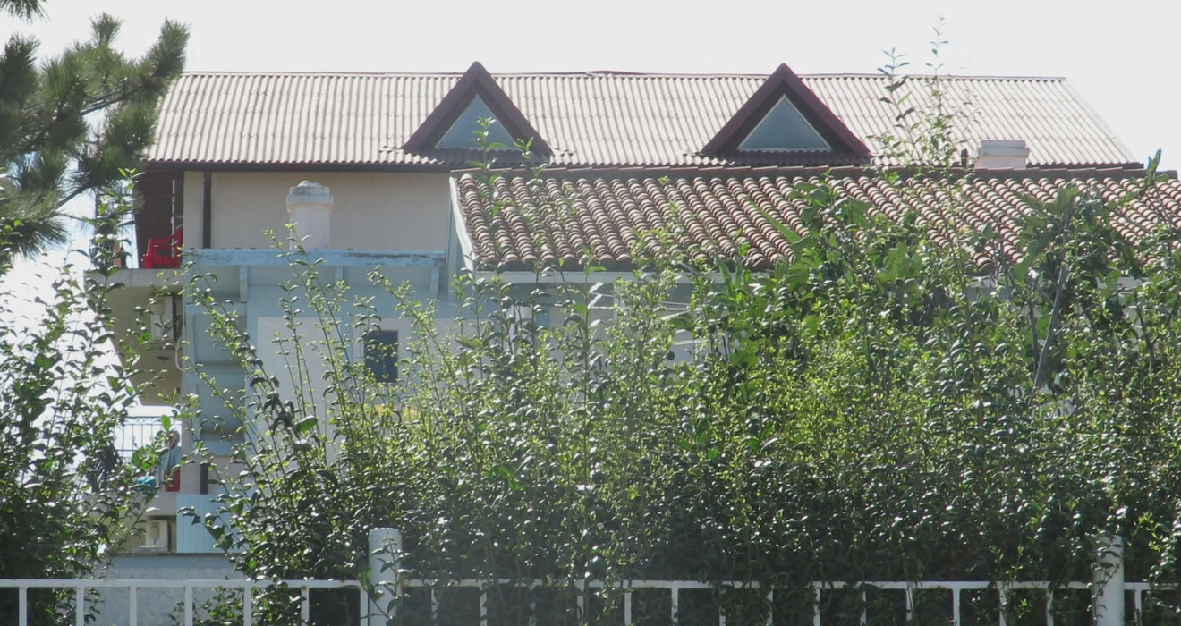 Dana, văduva lui Sergiu Nicolaescu, a ”abandonat” vila de la mare și s-a retras la București