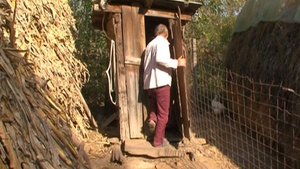 Interzis la WC în fundul curții! Amenzi usturătoare pentru cine încalcă noua lege