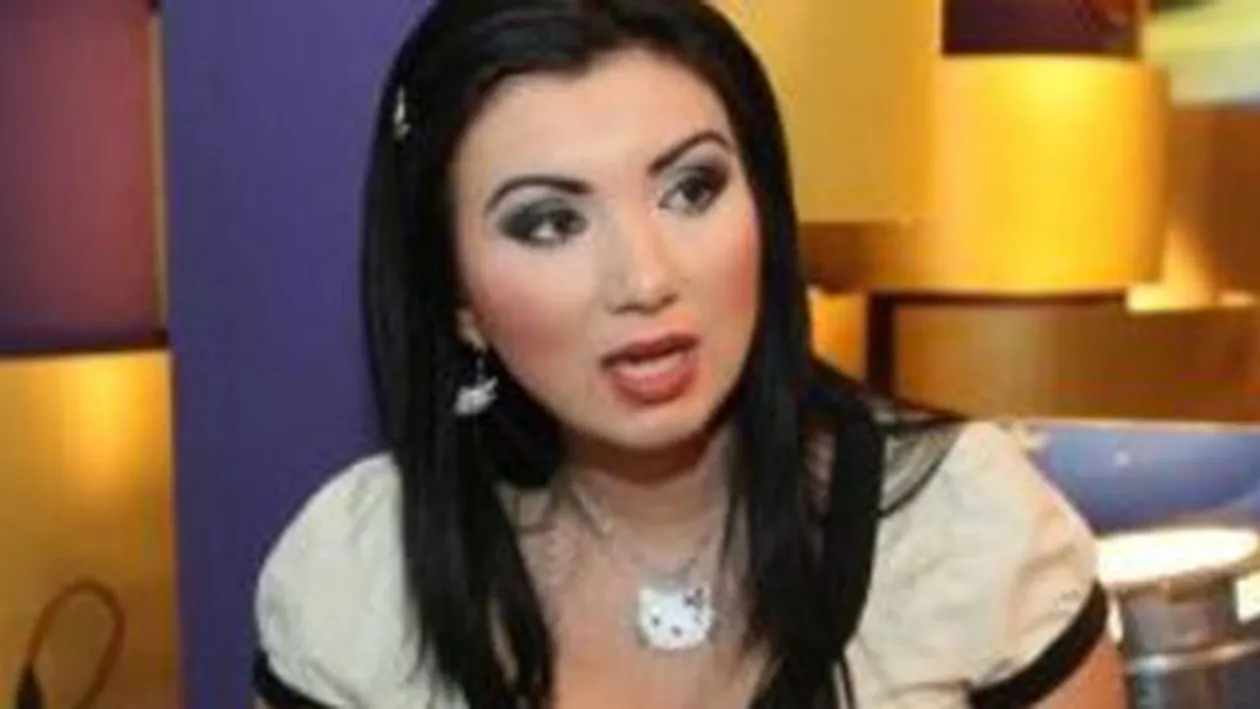 Adriana Bahmuţeanu, făcută praf în această dimineaţă: SCUIPAŢI AICI! Ţiganca prostituată iar şi-a vărsat fierea