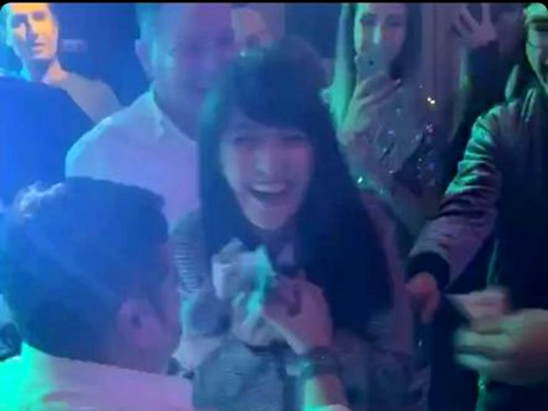 Asta, da, surpriză! Irina Rimes și Adrian Minune, împreună pe scenă. Cei prezenți au sărit, rapid, cu „cașcavalul”