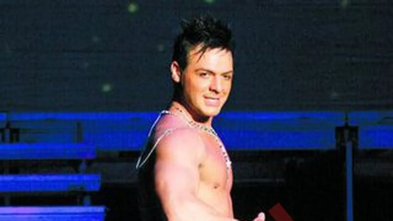 Se va dezbraca pentru Paris Hilton