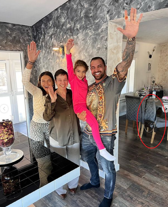 Alex Bodi şi Ema Uta au dus relaţia la un alt nivel. Au plecat în vacanţă pe ascuns, dar s-au dat de gol fără să vrea