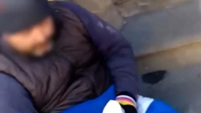 Un român a fost forțat să cerșească 18 ore pe zi la Barcelona. Chinul a continuat și după ce medicii i-au amputat piciorul, în nurma degerăturilor
