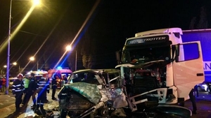 Accident mortal pe DN1! Un TIR a lovit un microbuz