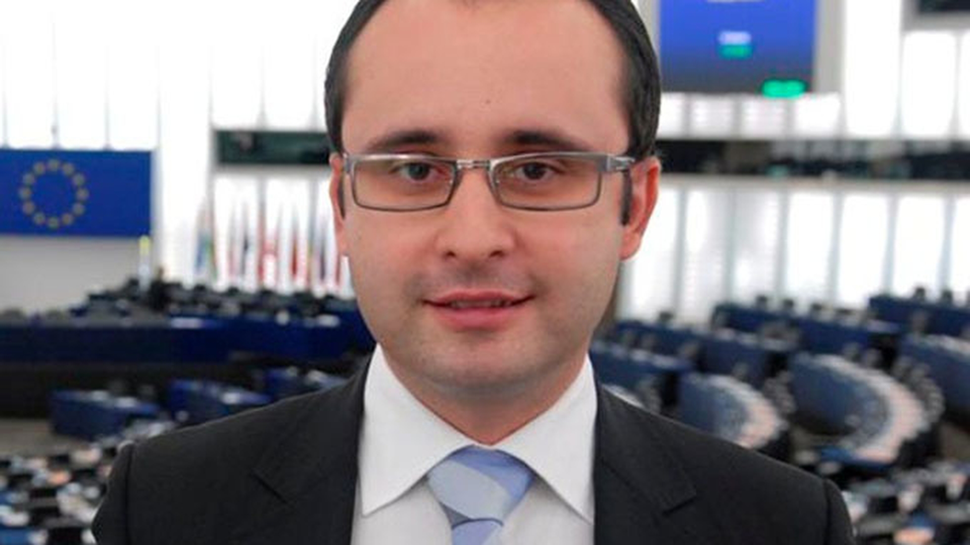 Preşedintele PNL Bucureşti, Cristian Buşoi, îşi lansează mâine cartea!