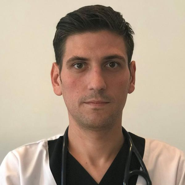 Medicul Bogdan Ioan Furtună ar acuza-o, la rândul său, de șantaj pe Oana Zăvoranu
(sursa FOTO: Facebook)