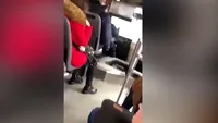 Șoferul unui autobuz din Craiova, filmat în timp ce făcea asta. Călătorii au crezut că nu văd bine