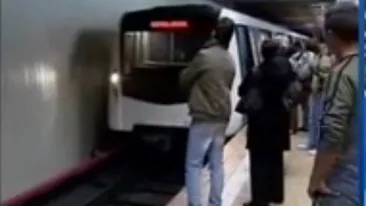 Tanara care s-a sinucis duminica la metrou, cu cateva ore inainte sa moara: Oamenii sunt rai si fac mult rau