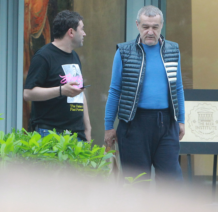 În timp ce Suveranul Pontif se afla în București, Gigi Becali, sub atenta supraveghere a lui Ionuț Luțu, a ales să meargă la cumpărături
