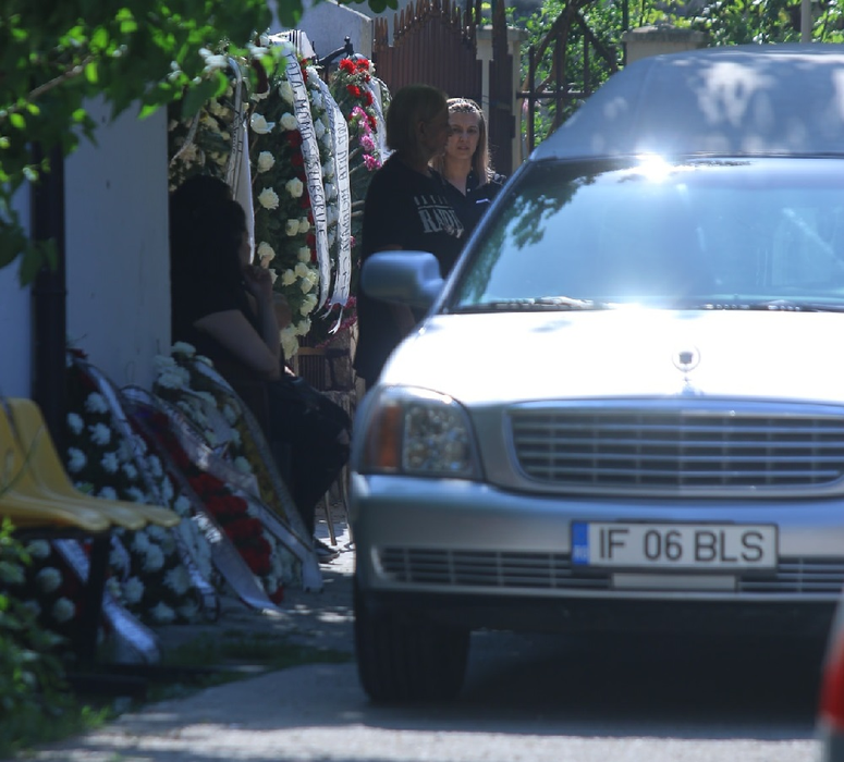 Mesajul tulburător scris pe coroana adusă de Nelu Ploieșteanu pentru fiul său mort
