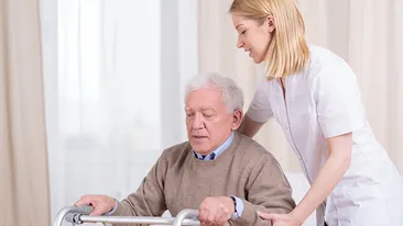 Îngrijitoarea unui pensionar din Italia a fost arestată după ce a devenit soția lui fără să știe și i-a furat toată averea