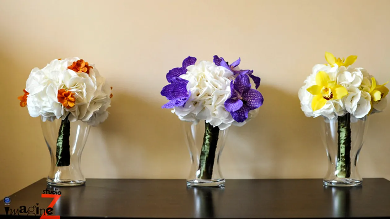 Madalina Draghici a ales florile perfecte pentru nunta: Buchetul meu cu hortensii albe si orhidee vanda mov arata ca un glob pe care s-au asezat fluturi