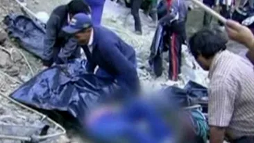 Atenție, imagini șocante! Tragedie în Bolivia, autocar prăbușit în râpă! Cel puțin 25 de morți VIDEO