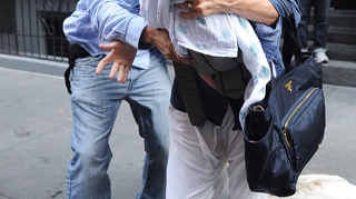 Momente de groaza pentru Uma Thurman! Era sa-si scape fetita nou-nascuta cu capul pe beton!