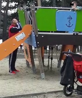 Rudel Obreja şi-a scos băieţelul la joacă în parc