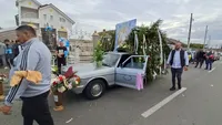 Tânărul ucis în răfuiala dintre clanuri la Craiova a fost înmormântat. Zeci de oameni l-au condus pe ultimul drum