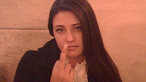 Antonia face un gest obscen intr-o fotografie care te va face sa-ti schimbi parerea despre solista! Pentru cine crezi ca a ridicat degetul mijlociu?