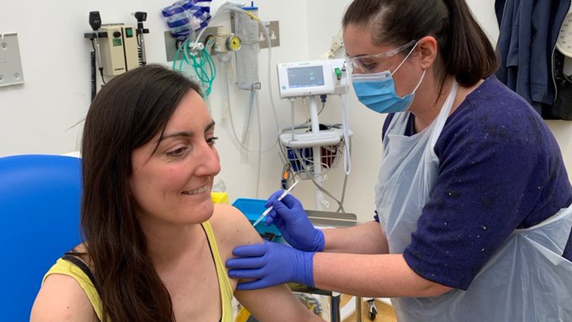 Cum se simte prima femeie care s-a vaccinat contra COVID-19: „Nimic nu se compară cu senzația”