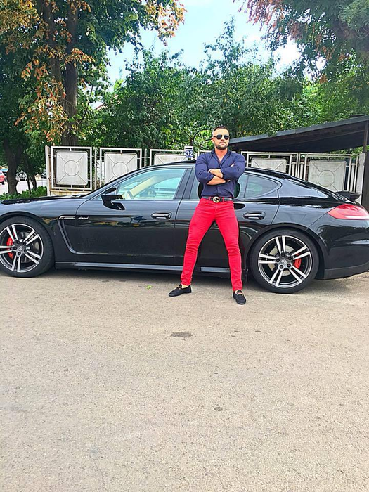 Mihai Colesnicov, ”fostul" Loredanei, s-a combinat cu sexy-dansatoarea la bară Larisa Bercea