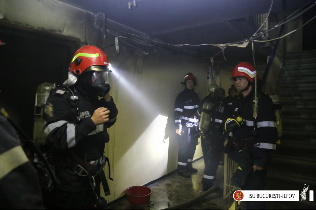 Incendiu în Capitală! Pompierii au evacuat locatarii dintr-un bloc din Pantelimon