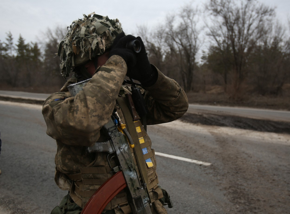 Militarii ucraineni se pregătesc să respingă un atac din regiunea Ucrainei Lugansk, pe 24 februarie 2022. (Sursa foto: profimedia.ro)