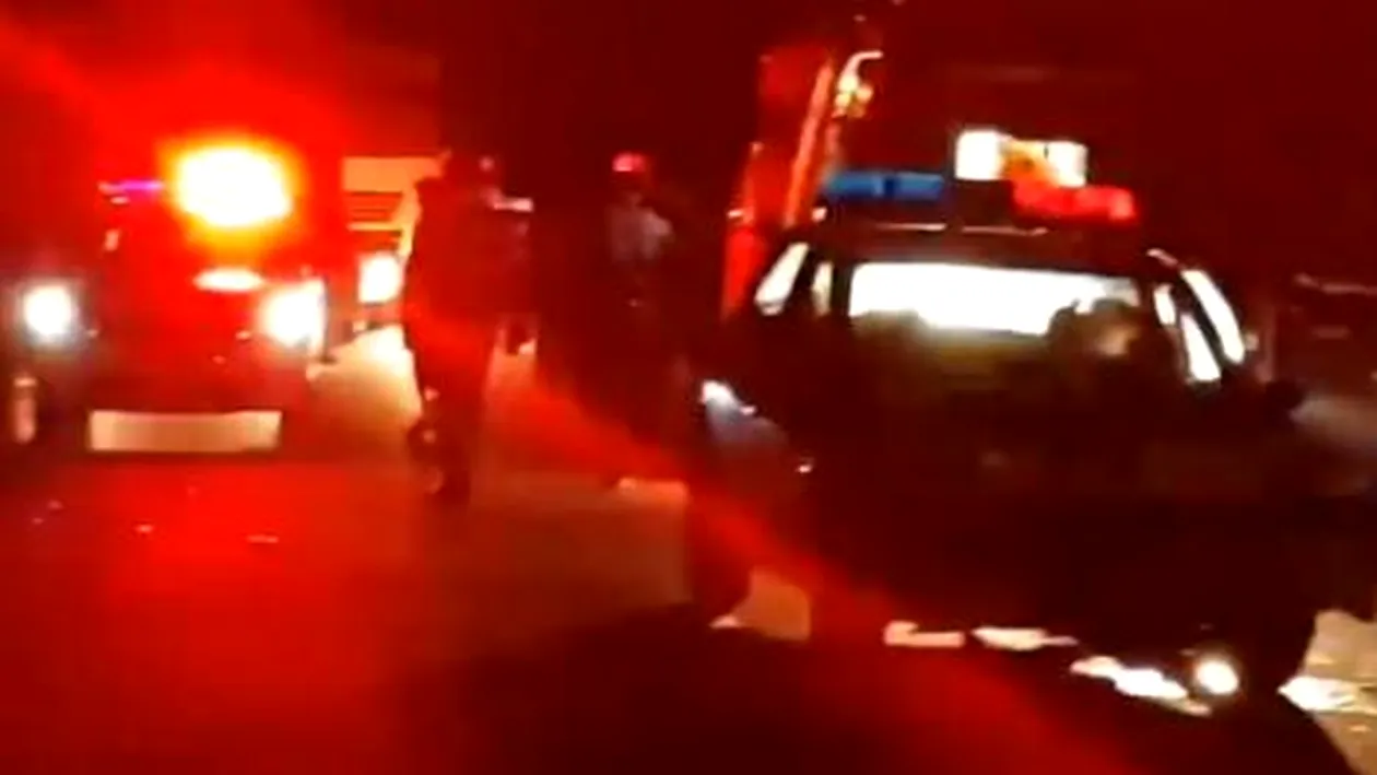 Doi polițiști din Bihor, răniți după ce mașina pe care o urmăreau a lovit autospeciala în care se aflau