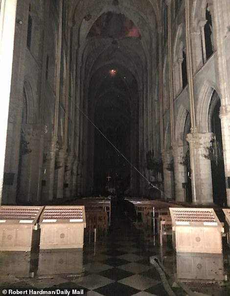 Primele imagini din interiorul Catedralei Notre Dame, dupa incendiu. Ce a mai rămas din simbolul Parisului