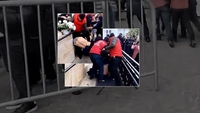 Haos la moaștele Sfintei Parascheva! Spiritele au fost calmate cu greu de jandarmi