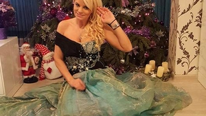 ”Blonda lui Iri” se pregăteşte să plece definitiv din România! Şi-a scos totul la vânzare!