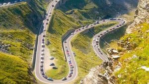 Când se deschide Transfăgărășanul în 2023. Autoritățile au început deja deszăpezirea