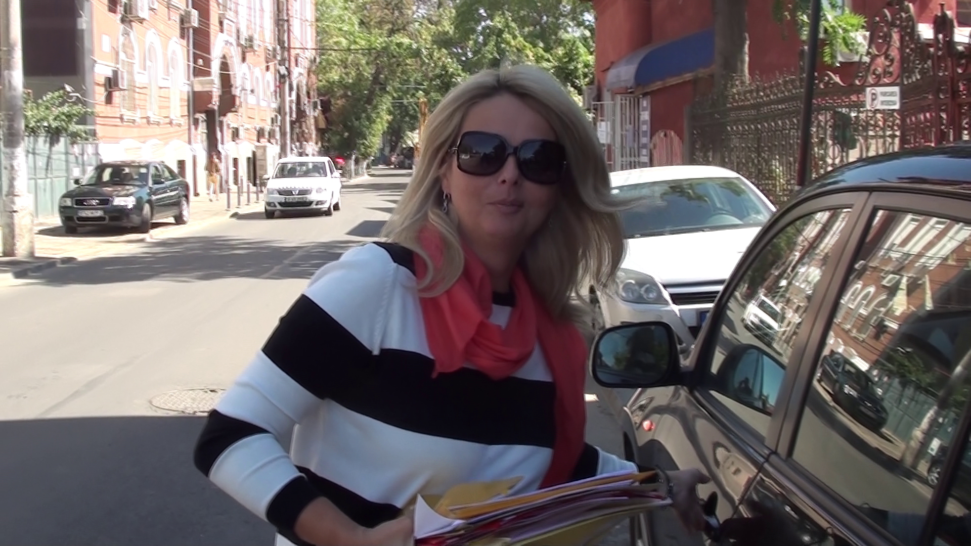 Ramasa fara emisiune la TVR, Iuliana Marciuc se pune cu burta pe carte! S-a inscris la doctorat!