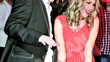 Ilinca Vandici s-a lasat pipaita de un artist