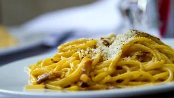 Paste carbonara. Top 4 rețete pentru un preparat culinar italienesc deosebit