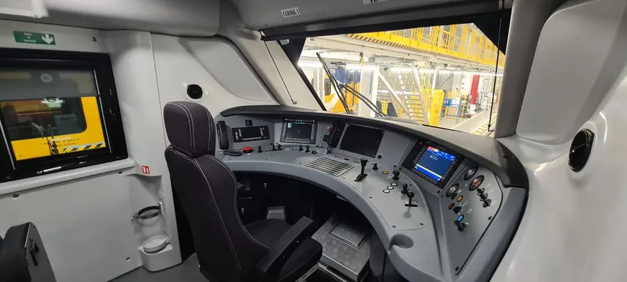 Cum arată trenul nou-nouț cumpărat de CFR. România importă o garnitură de la „țiplă” după 20 de ani de pauză