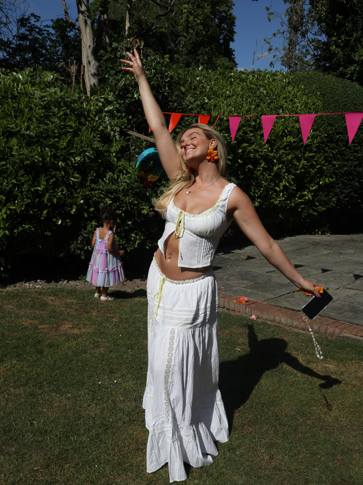 Perrie Edwards, sursa- captură social media Perrie Edwards