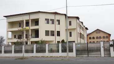 Probleme la Cocosatu'? Palatul micilor, ridicat de patron inainte sa se sinucida, scos la vanzare pentru 1,5 milioane de euro!