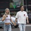 George Tănase și-a scos noua iubită în oraș. Blonda pare să-l fi cucerit iremediabil pe actor
