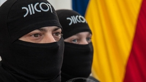 Procurorii DIICOT au luat cu asalt concomitent sediile cluburilor U Cluj şi Petrolul Ploieşti