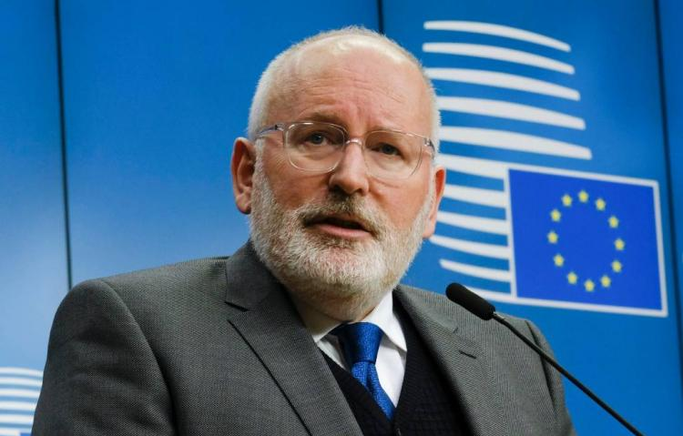 Frans Timmermans, prim-vicepreședintele Comisiei Europene, a afirmat că România este ținută pe loc de faptul că nu există suficienți oameni cinstiți și competenți care să o administreze