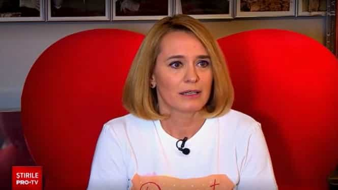 Andreea Esca, mesaj subliminal în timpul interviului de la Pro TV! Imaginea pe care au ignorat-o toţi. Ce scria pe tricoul ei