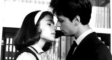 Cum arată acum liceul în care s-a filmat capodopera „Liceenii”. Ștefan Bănică Jr. și Oana Sîrbu au făcut istorie pe culoarele astea