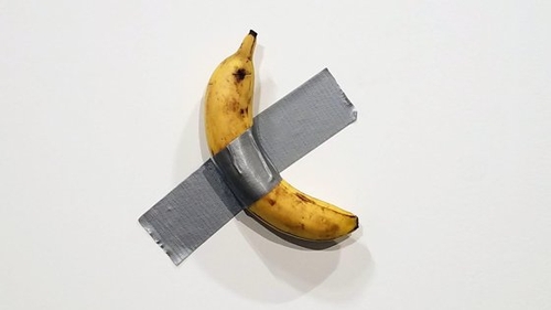 Banană expusă în cadrul unei expoziții de artă, mâncată de un vizitator. Incredibil ce a urmat apoi