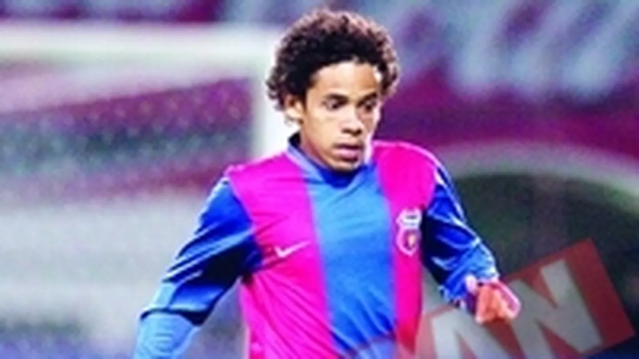 Suporterii il alunga pe Elton de la Steaua